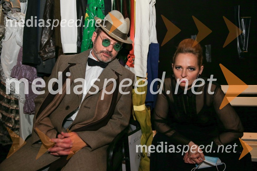  Vojko Belšak, igralec;  Mojca Simonič, igralkaNa pripravah za spletno premiero Romea in Julije