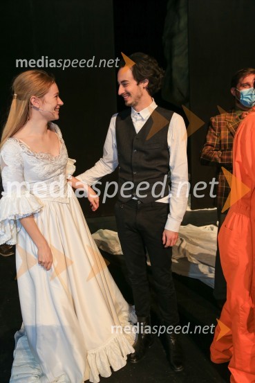  Julija Klavžar, igralka;  Žan Koprivnik, igralecNa pripravah za spletno premiero Romea in Julije