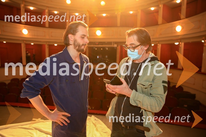  Blaž Dolenc, igralec;  Aleksandar  Popovski, režiser, umetniški direktor Drame SNG MariborNa pripravah za spletno premiero Romea in Julije