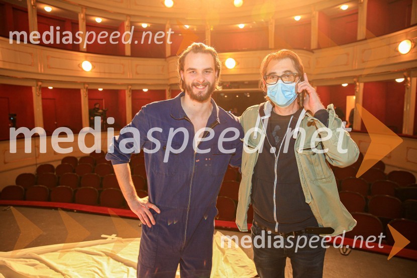  Blaž Dolenc, igralec;  Aleksandar  Popovski, režiser, umetniški direktor Drame SNG MariborNa pripravah za spletno premiero Romea in Julije