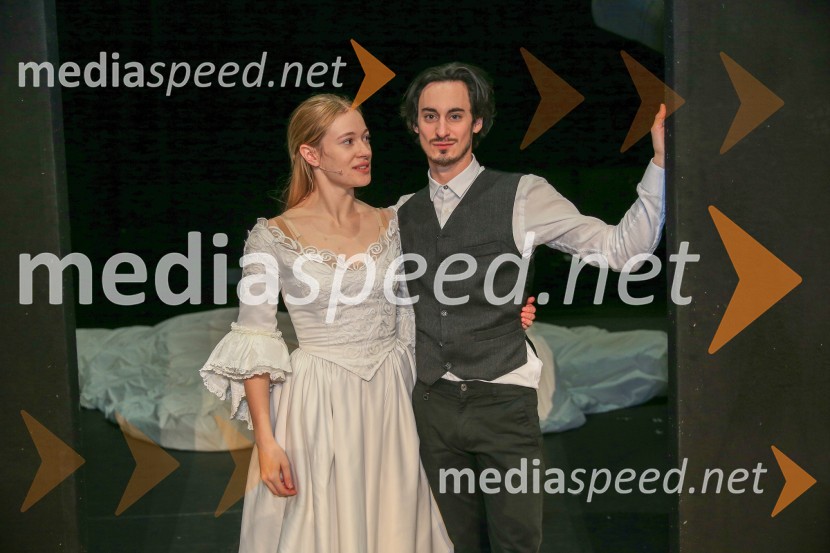  Julija Klavžar, igralka;  Žan Koprivnik, igralecNa pripravah za spletno premiero Romea in Julije