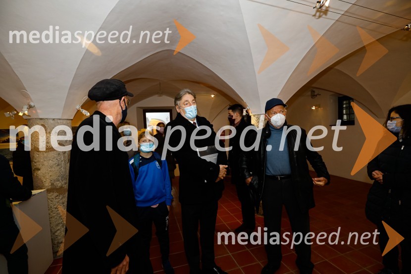  Marko Arnež, vodja Galerije Prešernovih nagrajencev;  ... ;  Vasko Simoniti, minister za kulturo;  Janez Černe, podžupan Mestne občine Kranj;  Joco Žnidaršič, fotograf;  ... Prešernov dan v Kranju