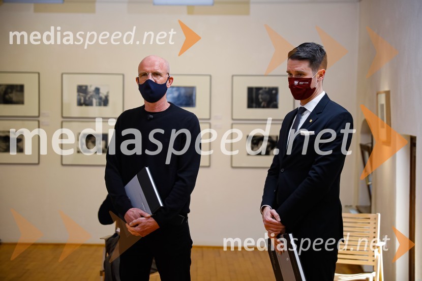  Marko Arnež, vodja Galerije Prešernovih nagrajencev;  Janez Černe, podžupan Mestne občine KranjPrešernov dan v Kranju