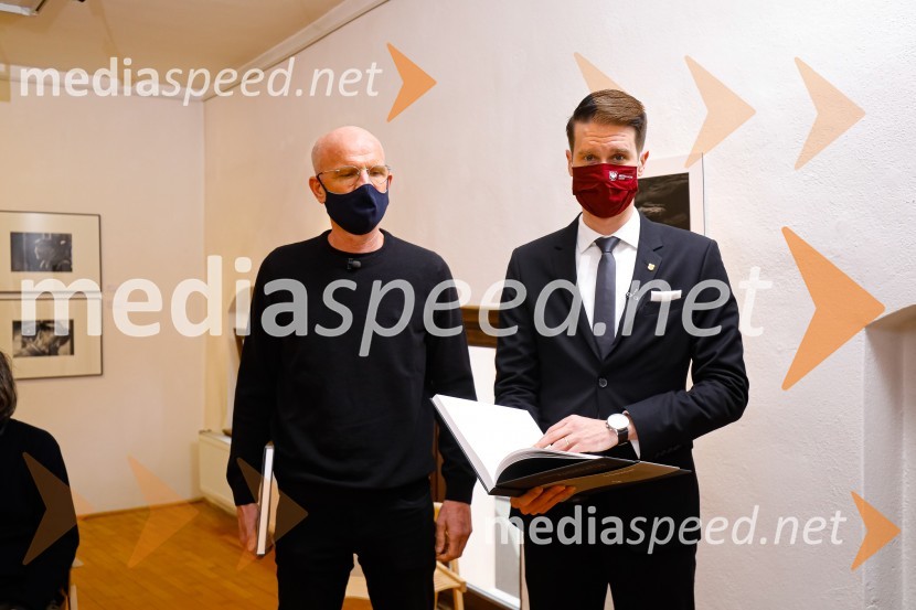  Marko Arnež, vodja Galerije Prešernovih nagrajencev;  Janez Černe, podžupan Mestne občine KranjPrešernov dan v Kranju