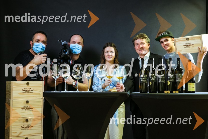  Borut  Cvetko, kreativni direktor, Mediaspeed;  Matjaž Vertuš, fotograf, snemalec, mediaspeed.net;  Vaneja Steyer, Steyer Vina;  Danilo Steyer,   vinar, Steyer Vina; vinski vitez, predsednik Vinske reprezentance Slovenije;  Mark Steyer, Steyer VinaSteyer, online degustacija novih vin