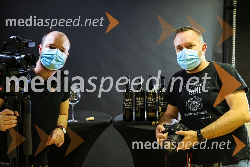  Matjaž Vertuš, fotograf, snemalec, mediaspeed.net;  Borut  Cvetko, kreativni direktor, MediaspeedSteyer, online degustacija novih vin