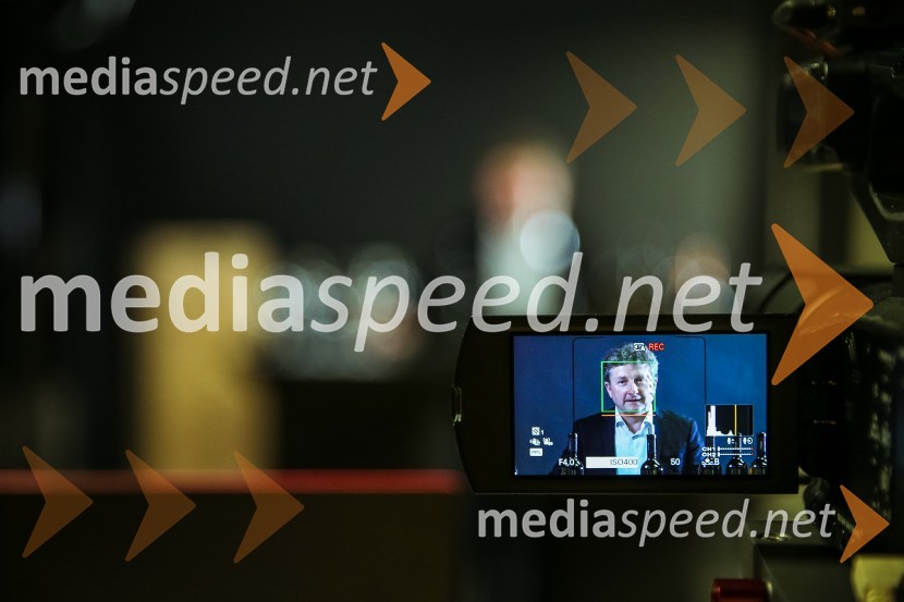  Danilo Steyer,   vinar, Steyer Vina; vinski vitez, predsednik Vinske reprezentance SlovenijeSteyer, online degustacija novih vin