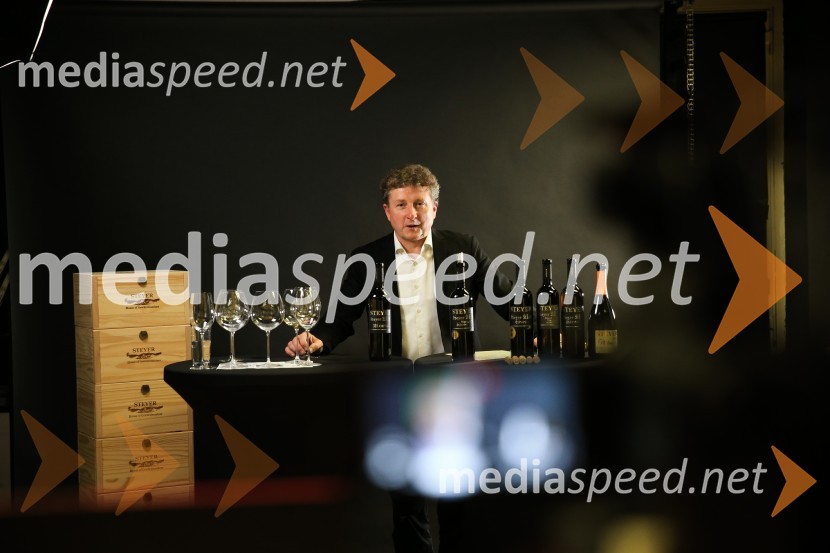  Danilo Steyer,   vinar, Steyer Vina; vinski vitez, predsednik Vinske reprezentance SlovenijeSteyer, online degustacija novih vin