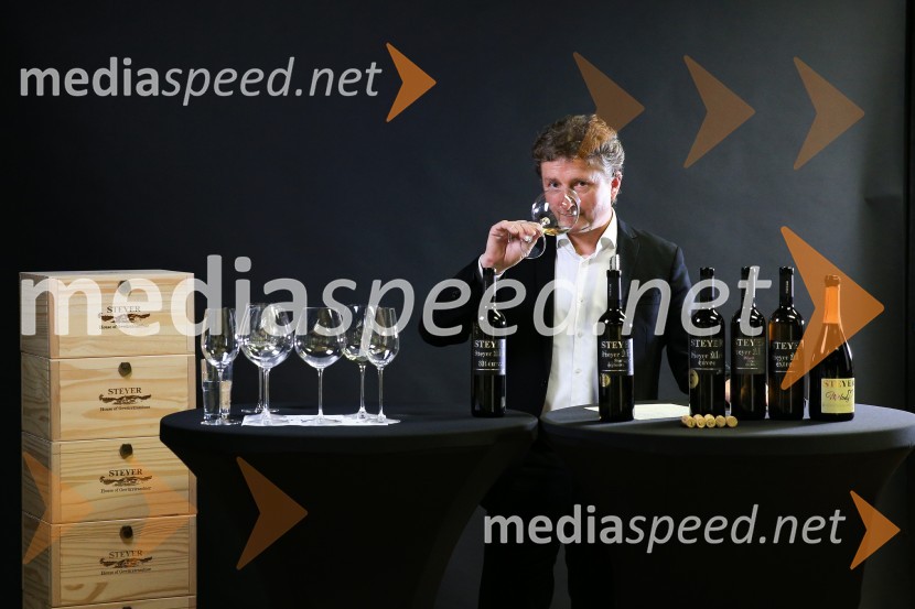  Danilo Steyer,   vinar, Steyer Vina; vinski vitez, predsednik Vinske reprezentance SlovenijeSteyer, online degustacija novih vin