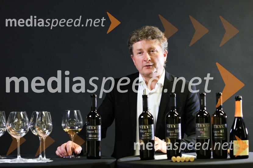  Danilo Steyer,   vinar, Steyer Vina; vinski vitez, predsednik Vinske reprezentance SlovenijeSteyer, online degustacija novih vin