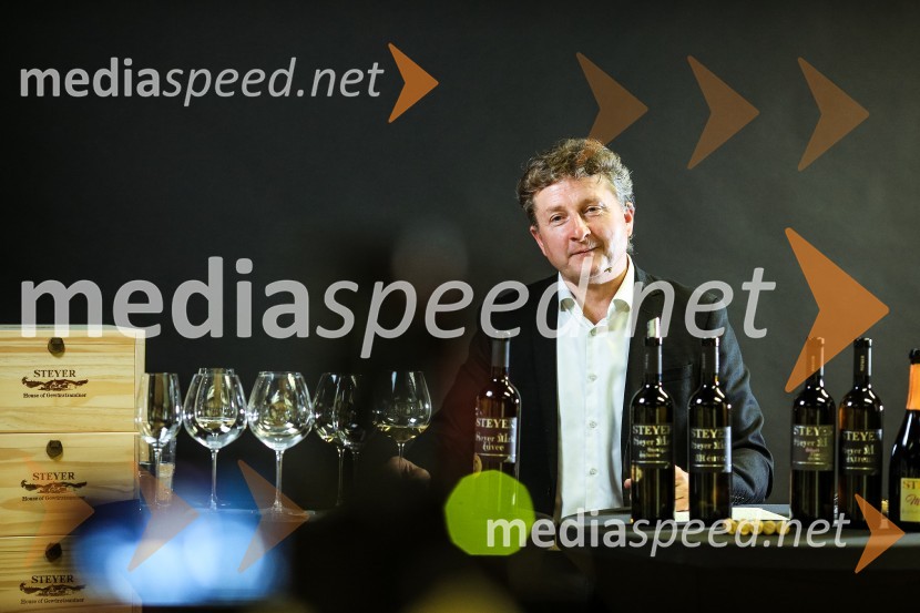  Danilo Steyer,   vinar, Steyer Vina; vinski vitez, predsednik Vinske reprezentance SlovenijeSteyer, online degustacija novih vin
