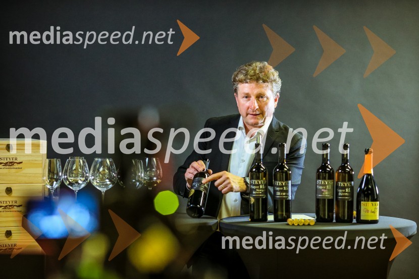 Danilo Steyer,   vinar, Steyer Vina; vinski vitez, predsednik Vinske reprezentance SlovenijeSteyer, online degustacija novih vin