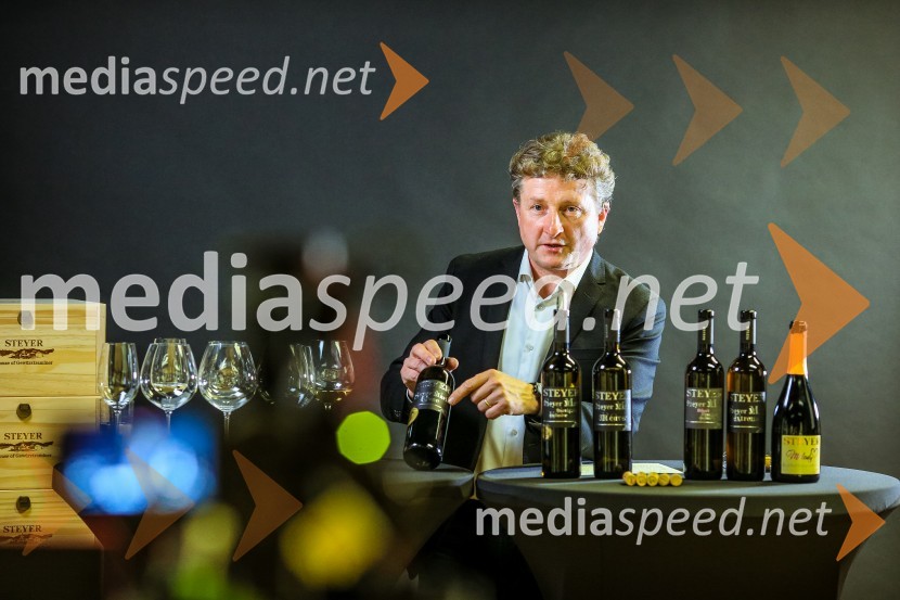  Danilo Steyer,   vinar, Steyer Vina; vinski vitez, predsednik Vinske reprezentance SlovenijeSteyer, online degustacija novih vin