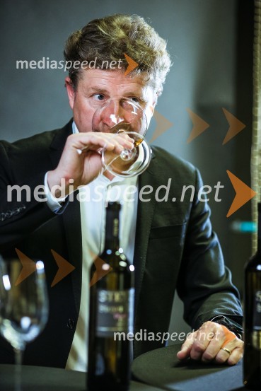  Danilo Steyer,   vinar, Steyer Vina; vinski vitez, predsednik Vinske reprezentance SlovenijeSteyer, online degustacija novih vin