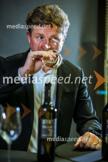  Danilo Steyer,   vinar, Steyer Vina; vinski vitez, predsednik Vinske reprezentance SlovenijeSteyer, online degustacija novih vin