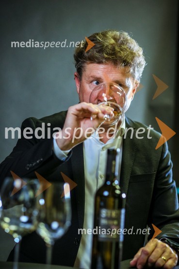  Danilo Steyer,   vinar, Steyer Vina; vinski vitez, predsednik Vinske reprezentance SlovenijeSteyer, online degustacija novih vin
