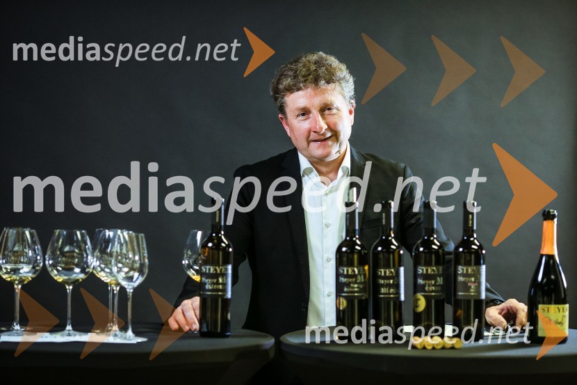  Danilo Steyer,   vinar, Steyer Vina; vinski vitez, predsednik Vinske reprezentance SlovenijeSteyer, online degustacija novih vin