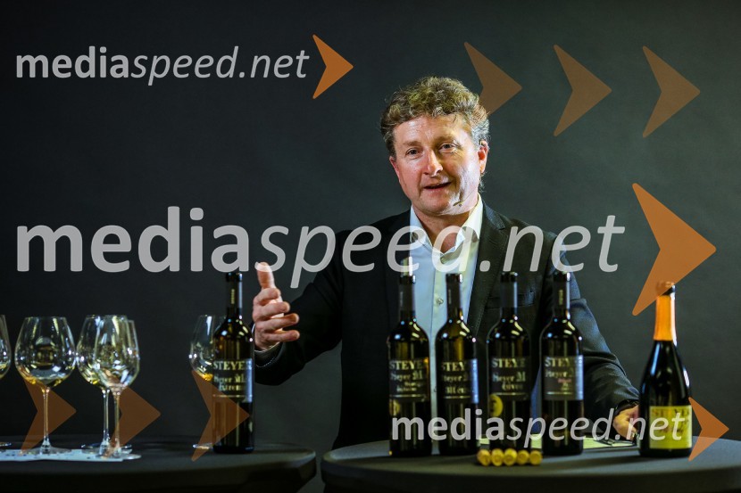  Danilo Steyer,   vinar, Steyer Vina; vinski vitez, predsednik Vinske reprezentance SlovenijeSteyer, online degustacija novih vin