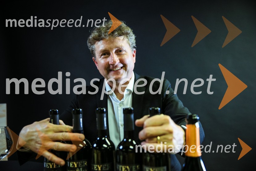  Danilo Steyer,   vinar, Steyer Vina; vinski vitez, predsednik Vinske reprezentance SlovenijeSteyer, online degustacija novih vin