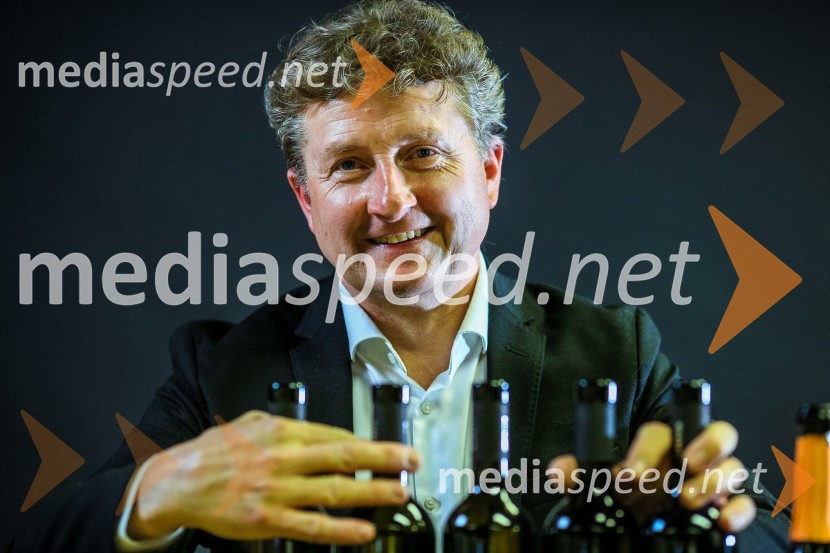  Danilo Steyer,   vinar, Steyer Vina; vinski vitez, predsednik Vinske reprezentance SlovenijeSteyer, online degustacija novih vin