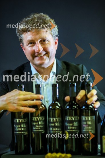  Danilo Steyer,   vinar, Steyer Vina; vinski vitez, predsednik Vinske reprezentance SlovenijeSteyer, online degustacija novih vin