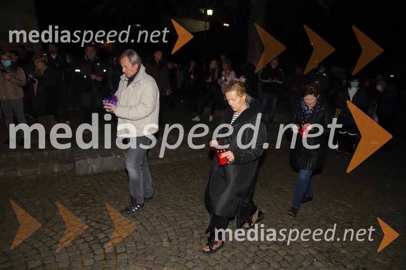  Vladimir  Rukavina Gogo, direktor Narodnega doma Maribor ter direktor Festivala Lent ;  Vita RukavinaMaribor prižgal svečke Balaševiću v spomin