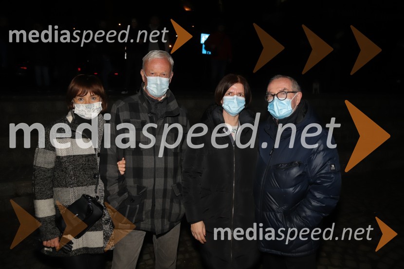 dr. Boris Snoj, redni profesor, EPF MariborMaribor prižgal svečke Balaševiću v spomin