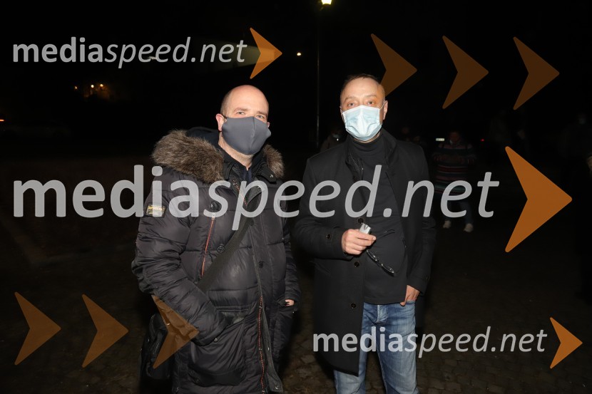  Igor Selan, novinarMaribor prižgal svečke Balaševiću v spomin