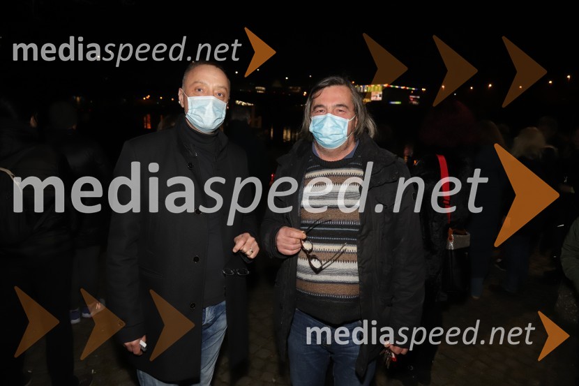  Igor Selan, novinar;  Vladimir - Vlado Šega, predsednik SSD skupine HSE in SD DEM, organizator koncertovMaribor prižgal svečke Balaševiću v spomin