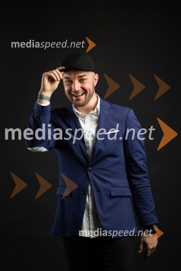  Dejan Krajnc, glasbenik, Dejan DogajaDejan Krajnc zapušča Poskočne muzikante in postaja Dejan Dogaja