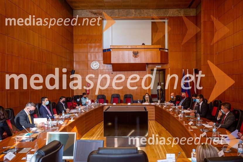 Minister Tonin obiskal MO Kranj