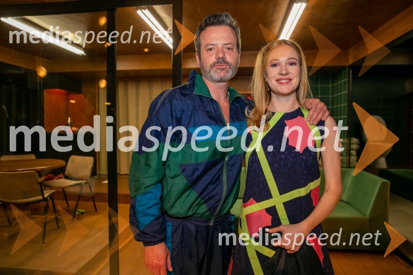  Vojko Belšak, igralec;  Julija Klavžar, igralkaSkupaj sami, premiera drame SNG Maribor