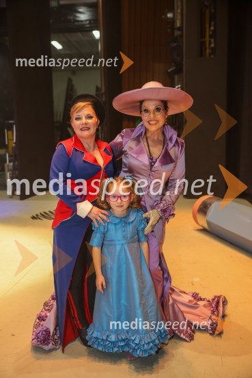  Petya Ivanova, operna solistka;  Irena  Petkova, operna pevkaHči polka, premiera komične opere, SNG Maribor