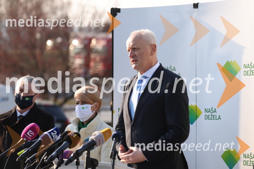  Borut Nejc Razgoršek, stranka Naša dežela; dr. Aleksandra Pivec, stranka Naša dežela, predsednica;  Danilo Burnač, stranka Naša deželaNaša dežela, ustanovitvena seja stranke Aleksandre Pivec