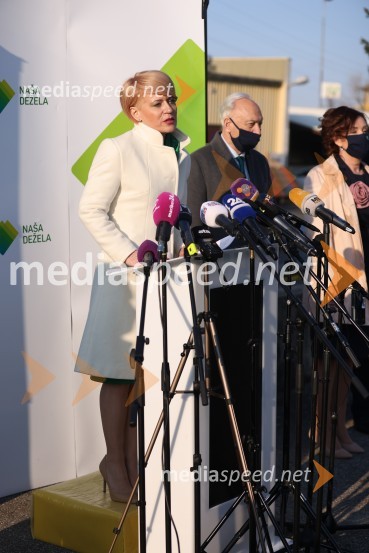 dr. Aleksandra Pivec, stranka Naša dežela, predsednica;  Janez Ujčič, stranka Naša deželaNaša dežela, ustanovitvena seja stranke Aleksandre Pivec