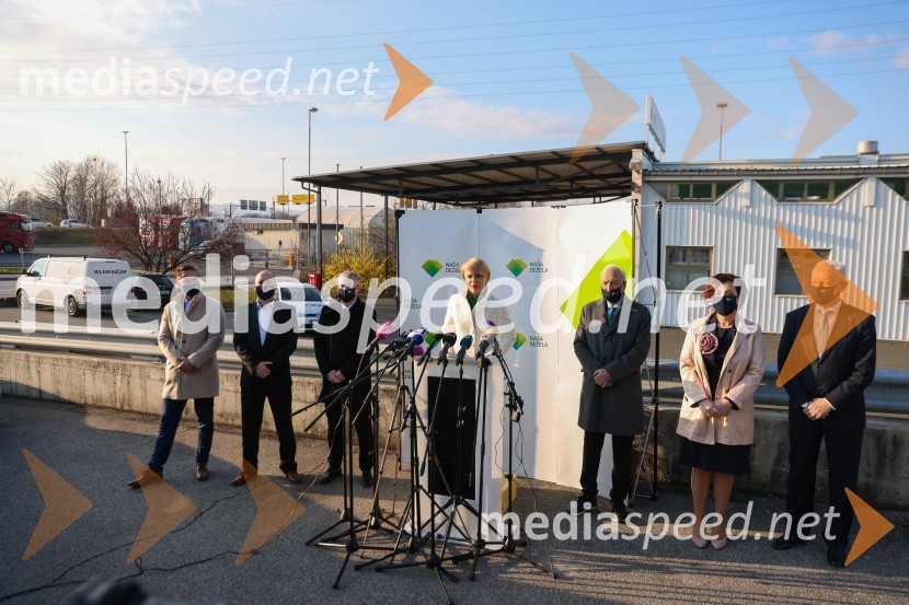  Blaž Jan, stranka Naša dežela;  Miha Recek, mestni svetnik MOM, stranka Naša dežela;  Borut Nejc Razgoršek, stranka Naša dežela; dr. Aleksandra Pivec, stranka Naša dežela, predsednica;  Janez Ujčič, stranka Naša dežela;  Anita Manfreda, stranka Naša dežela, direktorica Občinske uprave Brda;  Danilo Burnač, stranka Naša deželaNaša dežela, ustanovitvena seja stranke Aleksandre Pivec