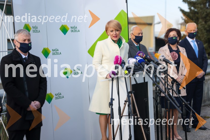  Borut Nejc Razgoršek, stranka Naša dežela; dr. Aleksandra Pivec, stranka Naša dežela, predsednica;  Janez Ujčič, stranka Naša dežela;  Anita Manfreda, stranka Naša dežela, direktorica Občinske uprave Brda;  Danilo Burnač, stranka Naša deželaNaša dežela, ustanovitvena seja stranke Aleksandre Pivec
