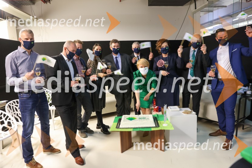 dr. Aleksandra Pivec, stranka Naša dežela, predsednicaNaša dežela, ustanovitvena seja stranke Aleksandre Pivec