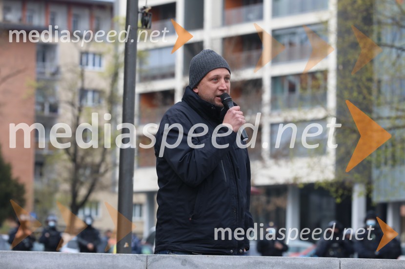  Roman KrižnjakProtesti proti ukrepom za preprečitev Covid19 v Mariboru