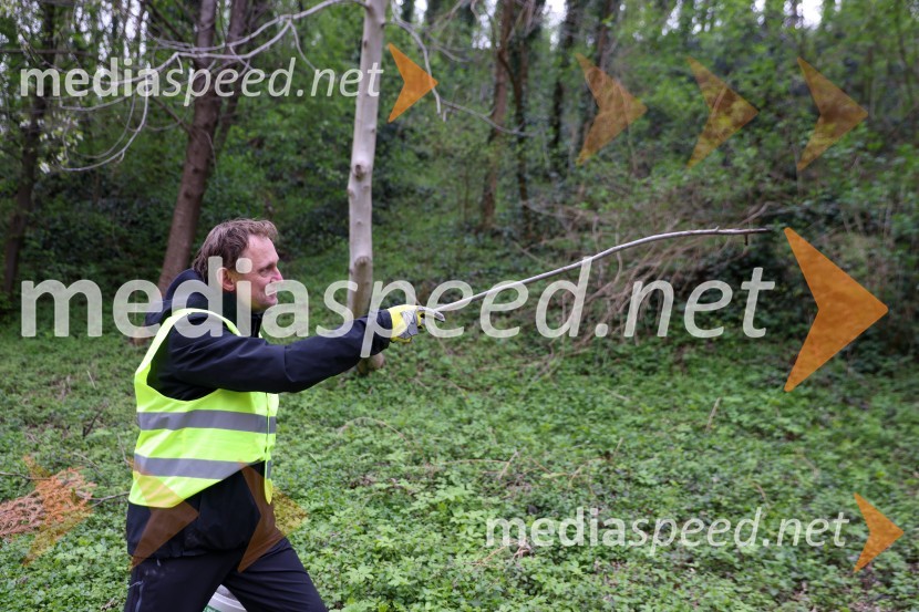dr. Samo Peter Medved,  podžupan, Mestna občina Maribor Moji odpadki, moja skrb, čistilna akcija na desnem bregu Drave v Mariboru