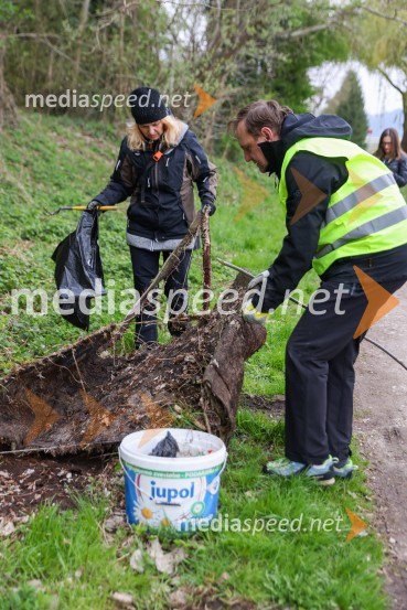 Neva Pipan, koordinatorka, kabinet župana MOM; dr. Samo Peter Medved,  podžupan, Mestna občina Maribor Moji odpadki, moja skrb, čistilna akcija na desnem bregu Drave v Mariboru