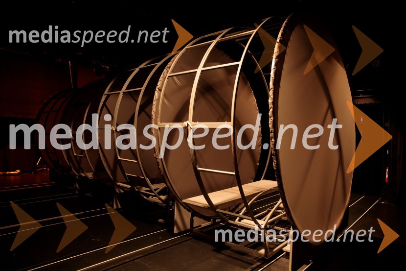 Rokova modrina, predstava Slovenskega Mladinskega gledališča