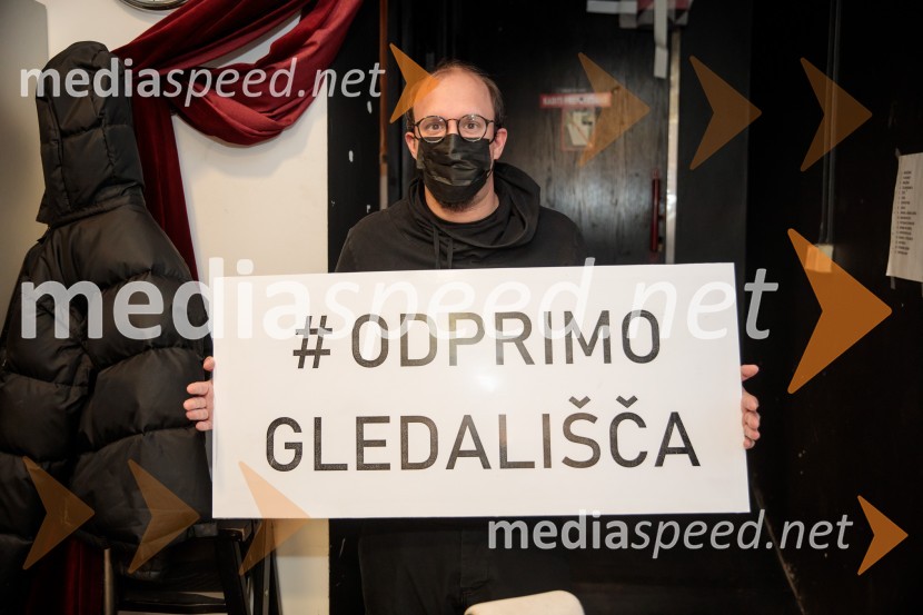 Rokova modrina, predstava Slovenskega Mladinskega gledališča