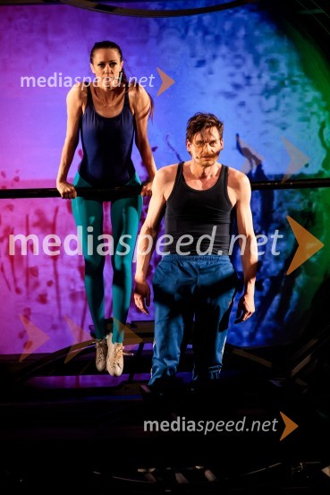  Katarina Stegnar, igralka;  Primož Bezjak, igralecRokova modrina, predstava Slovenskega Mladinskega gledališča