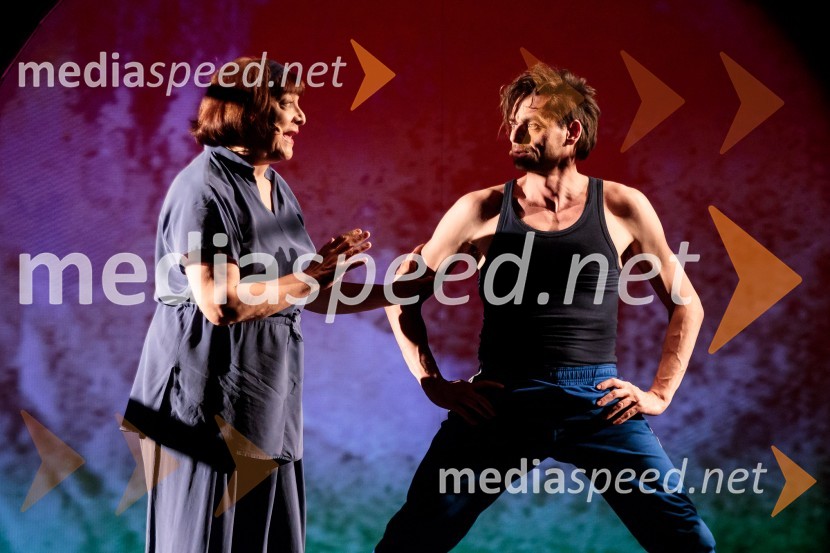  Damjana Černe, igralka;  Primož Bezjak, igralecRokova modrina, predstava Slovenskega Mladinskega gledališča