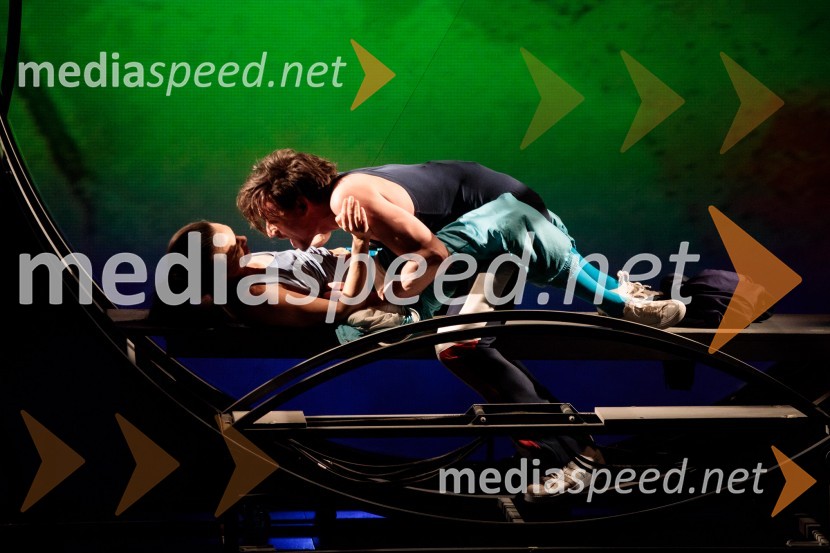  ... ;  Primož Bezjak, igralecRokova modrina, predstava Slovenskega Mladinskega gledališča