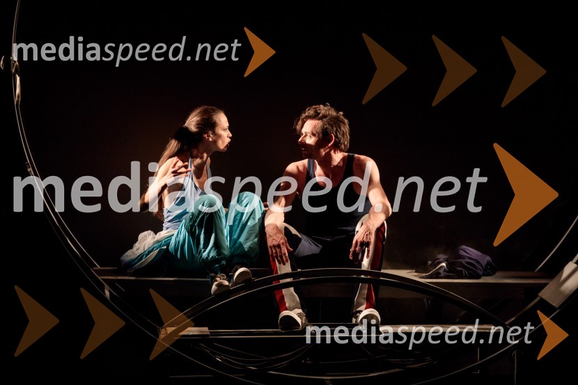  Katarina Stegnar, igralka;  Primož Bezjak, igralecRokova modrina, predstava Slovenskega Mladinskega gledališča