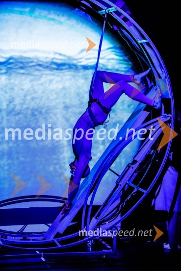 Rokova modrina, predstava Slovenskega Mladinskega gledališča