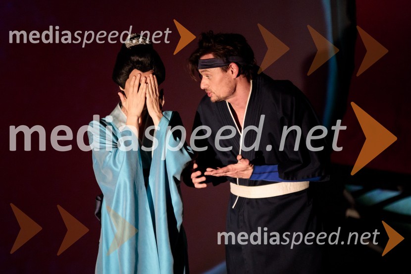  Katarina Stegnar, igralka;  Primož Bezjak, igralecRokova modrina, predstava Slovenskega Mladinskega gledališča