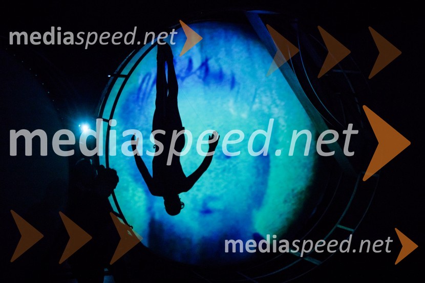 Rokova modrina, predstava Slovenskega Mladinskega gledališča